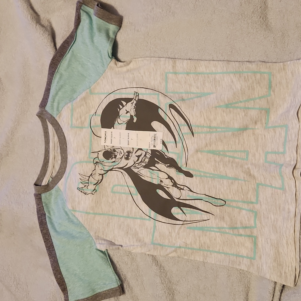 Boys 7- short sleeve Batman shirt teal, Grey